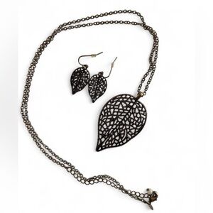 Vintage Avon Brass Leaf Pendant Necklace and Leaf Earrings Set